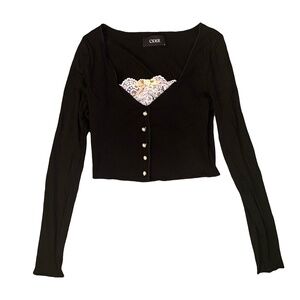 Cute lace top with flower buttons